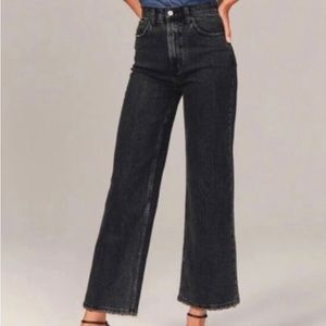 Abercrombie Cropped Ultra High-rise Wide Leg Curve Love Jean (size 8/29)